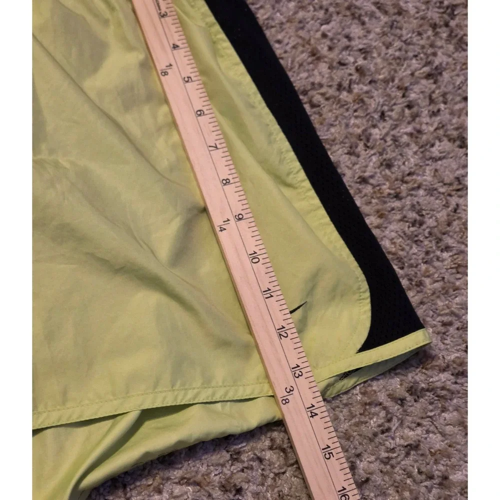 Nike Athletic Lined Pull‎ On Shorts Black Tag Women's Size Large (12-14) Green